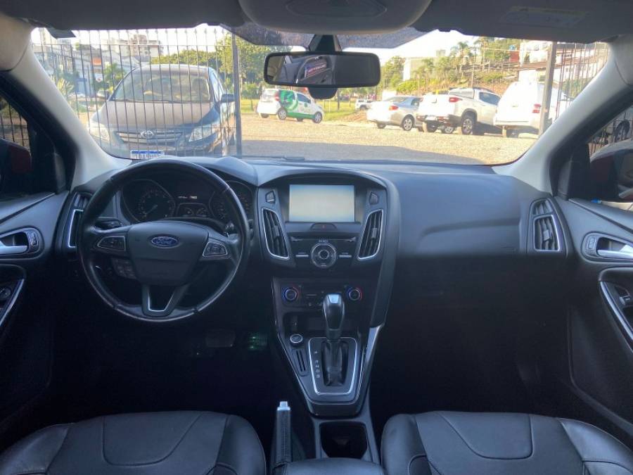 FORD - FOCUS - 2016/2016 - Vermelha - R$ 59.990,00