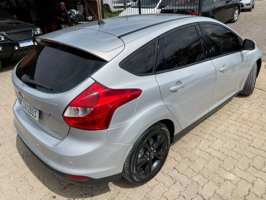 FORD - FOCUS - 2015/2015 - Prata - R$ 51.900,00