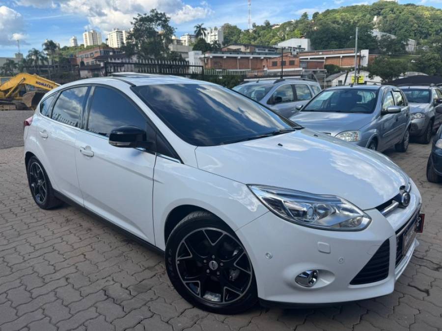 FORD - FOCUS - 2014/2014 - Branca - R$ 60.900,00