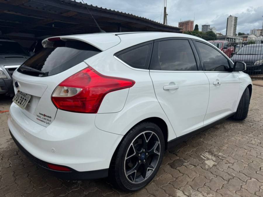 FORD - FOCUS - 2015/2015 - Branca - R$ 56.900,00