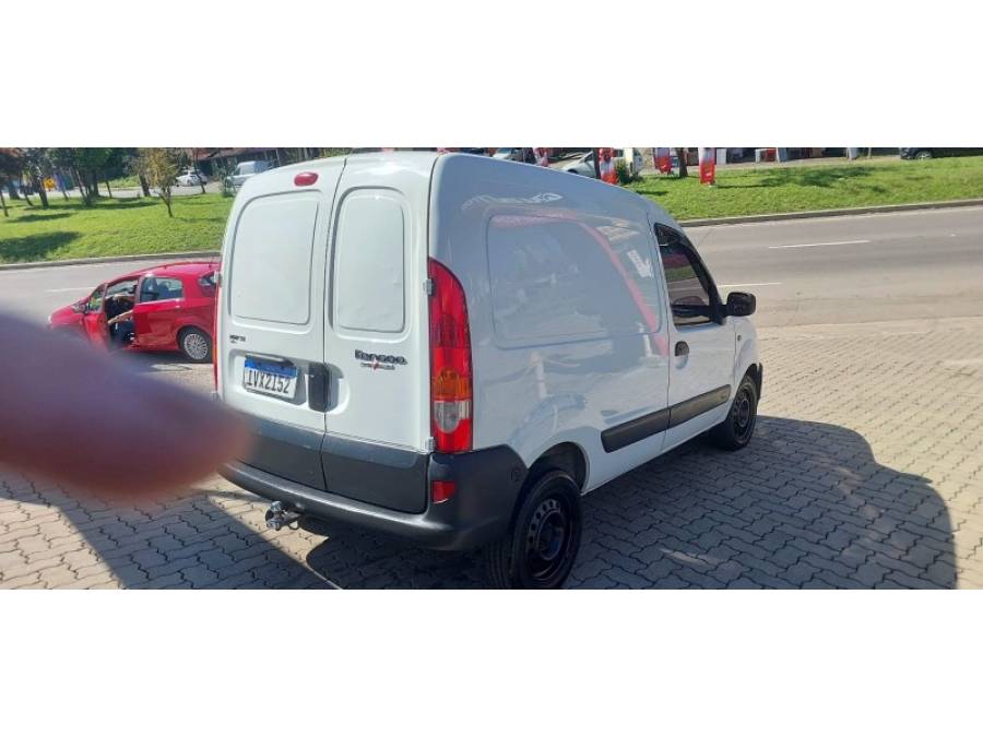 RENAULT - KANGOO - 2015/2015 - Branca - R$ 41.900,00