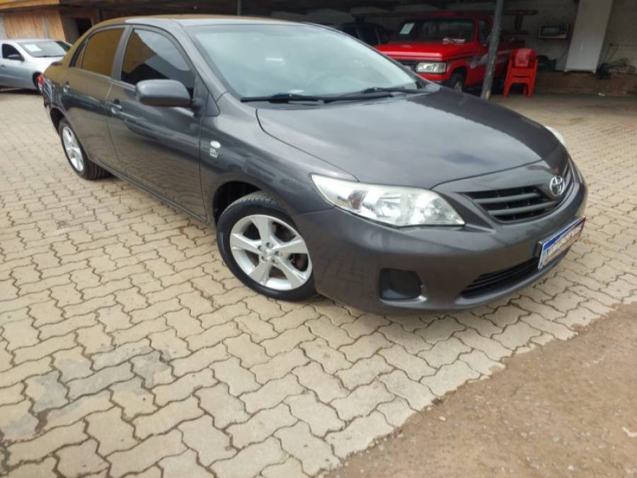 TOYOTA - COROLLA - 2013/2013 - Cinza - R$ 63.900,00