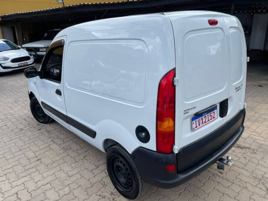 RENAULT - KANGOO - 2015/2015 - Branca - R$ 39.900,00