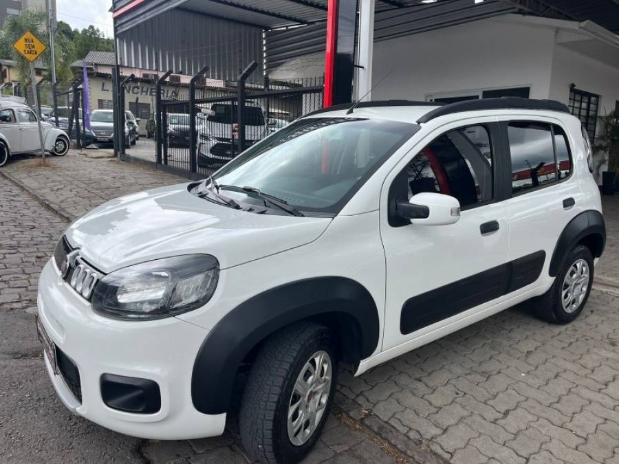 FIAT - UNO - 2016/2016 - Branca - R$ 43.900,00