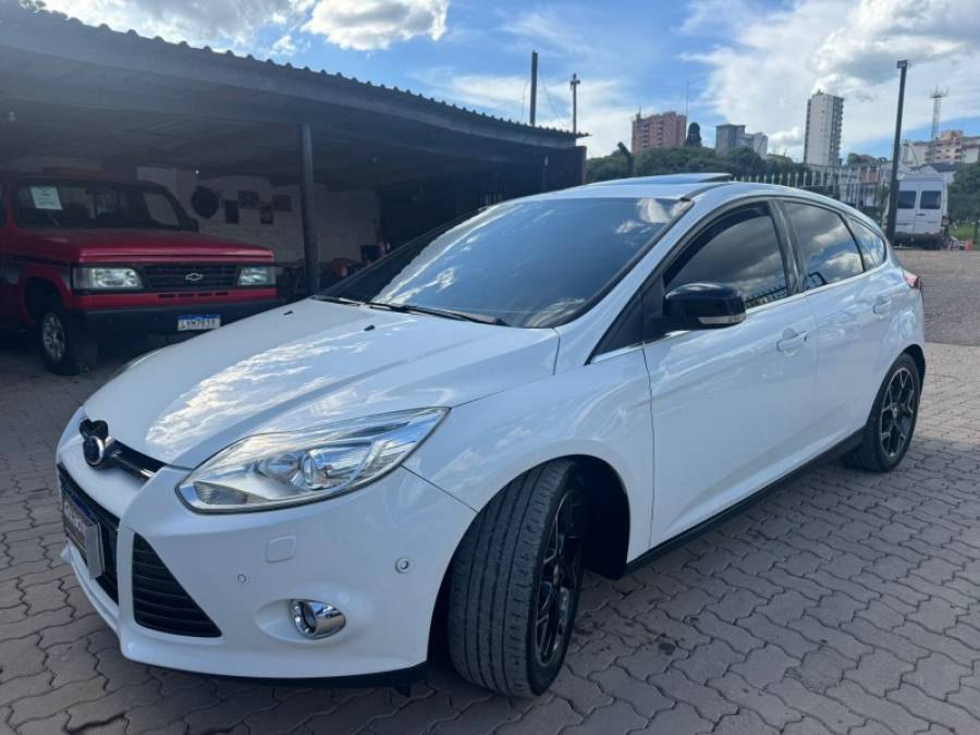 FORD - FOCUS - 2014/2014 - Branca - R$ 60.900,00