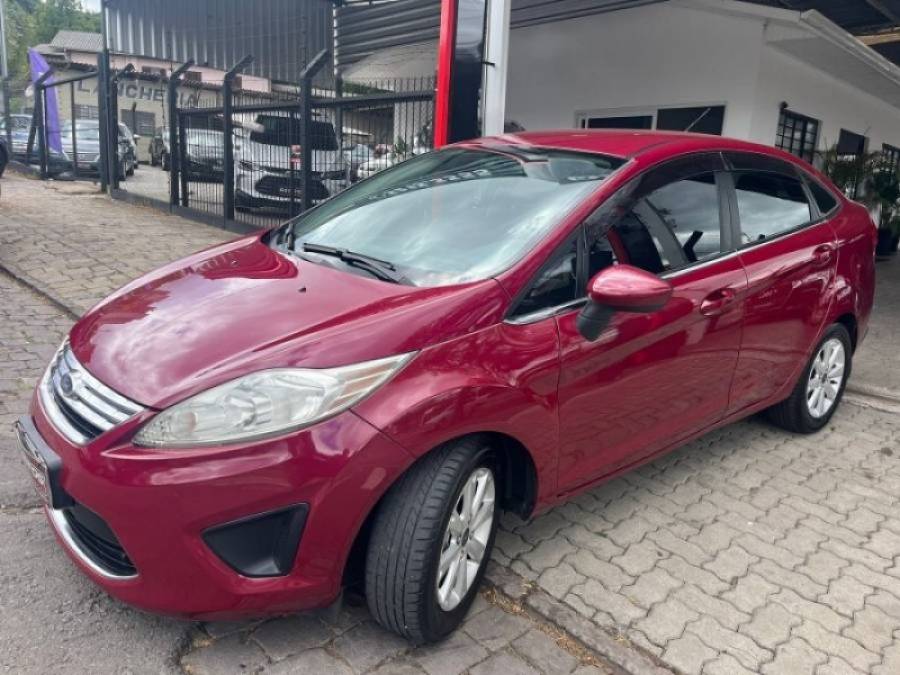 FORD - FIESTA - 2011/2011 - Vermelha - R$ 38.900,00