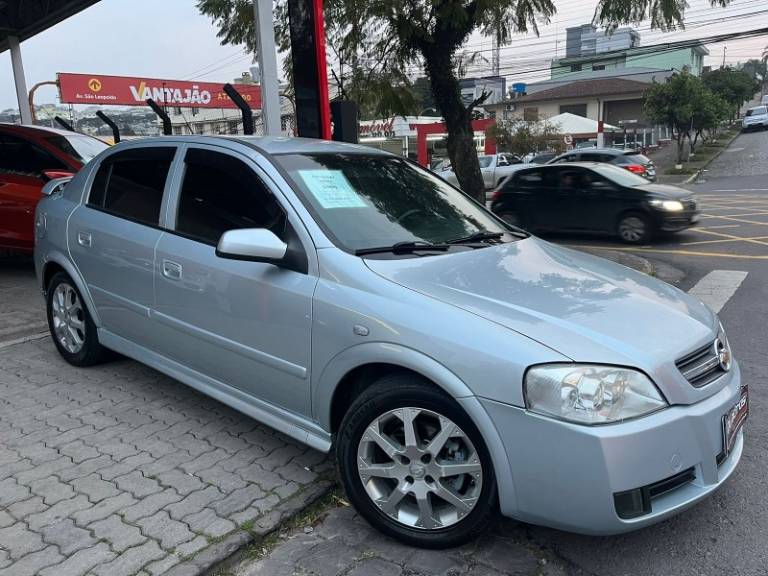 CHEVROLET - ASTRA - 2009/2009 - Prata - R$ 33.900,00