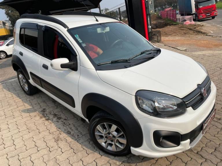 FIAT - UNO - 2017/2017 - Branca - R$ 44.900,00