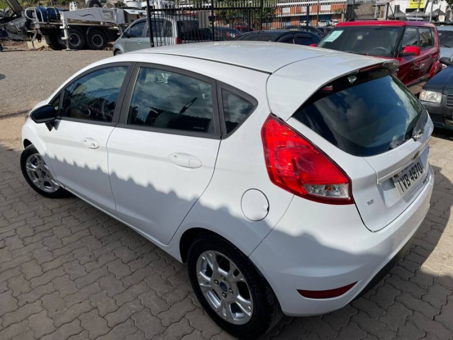 FORD - FIESTA - 2014/2014 - Branca - R$ 43.900,00