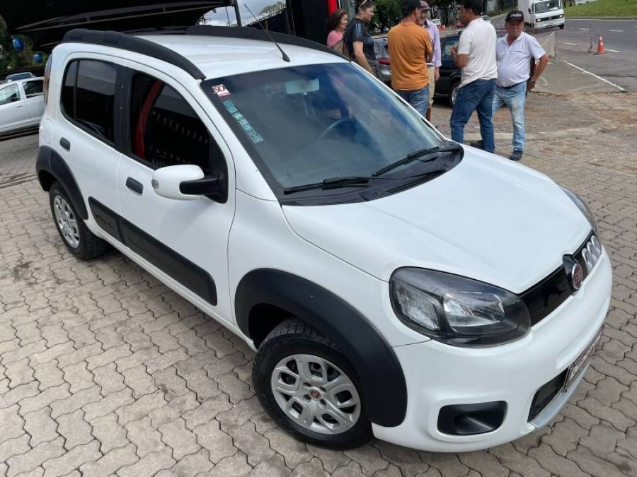 FIAT - UNO - 2016/2016 - Branca - R$ 43.900,00