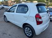 TOYOTA - ETIOS - 2014/2014 - Branca - R$ 40.900,00