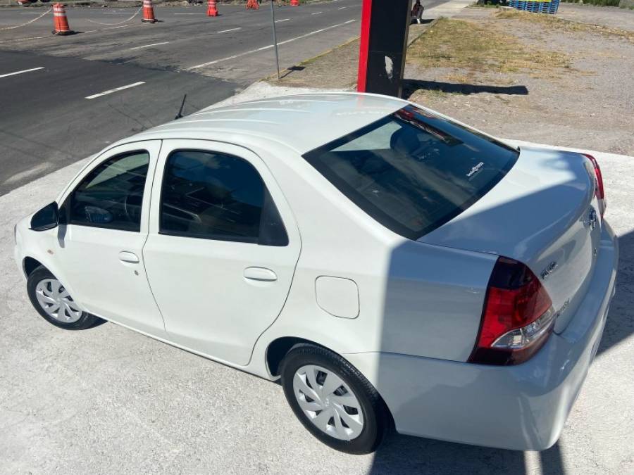 TOYOTA - ETIOS - 2019/2019 - Prata - R$ 65.900,00